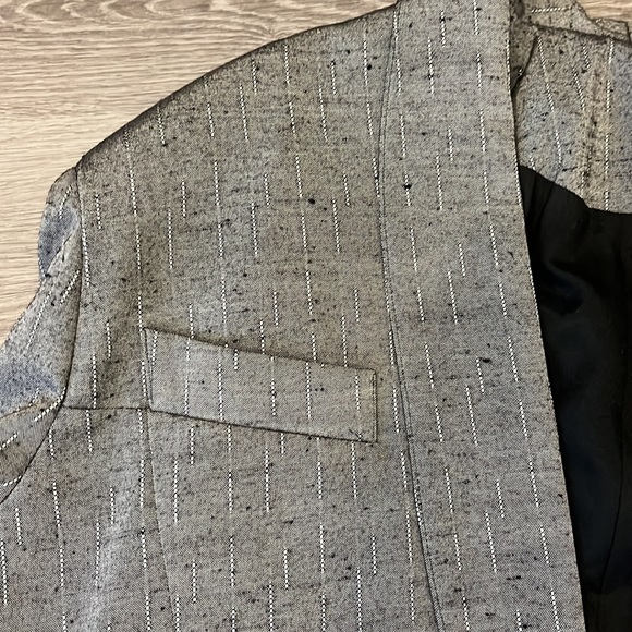 Two piece suit - Picture 3 of 7